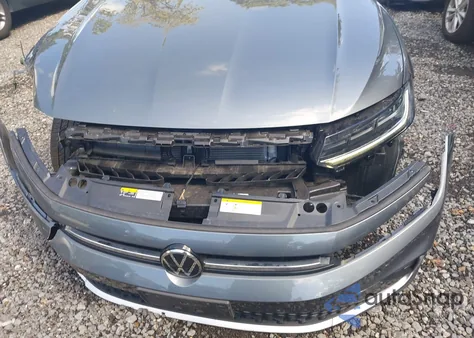 2025 Volkswagen Jetta 1.5T Se from USA, damaged, VIN 3VW7X7BU8SM034218